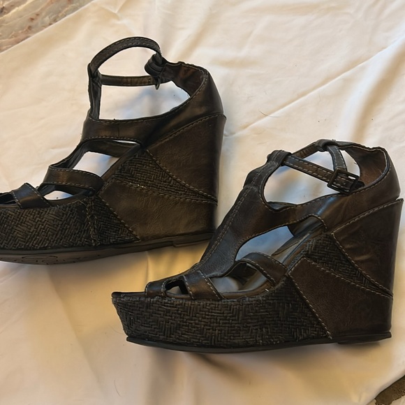 Big Buddha brown wedges in size 7.5 - Picture 2 of 9